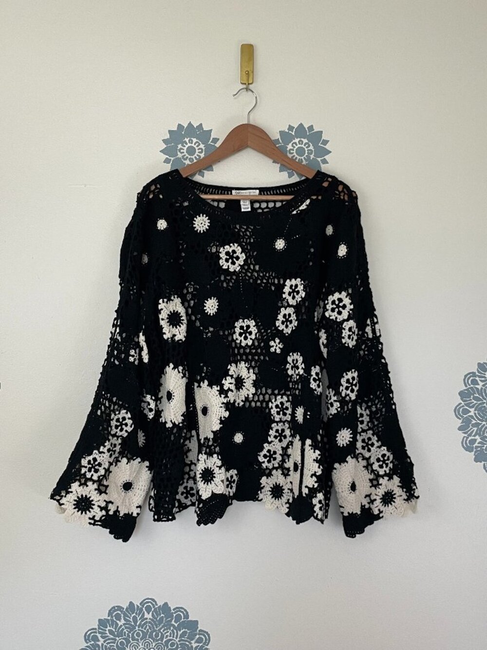 Cato Black Floral Crochet Acrylic Knit Flare Sleeve Sweater Size 22/24